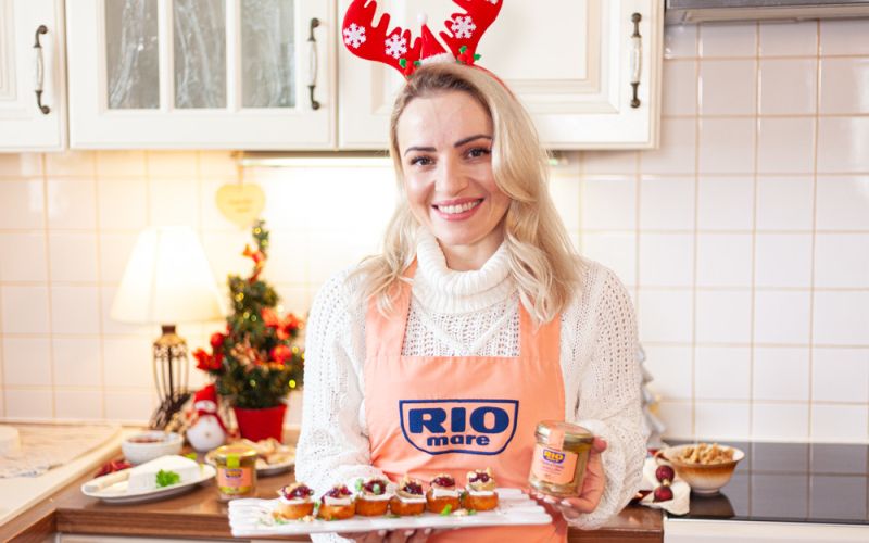 Rio Mare_Praznični hrustljavi kruhki z brie sirom tunino brusničnim džemom in orehi 2.jpg