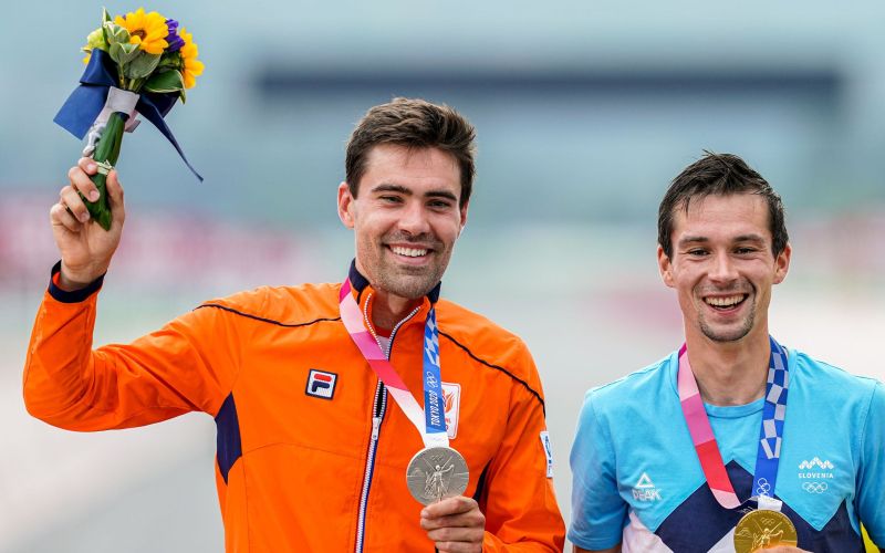 roglic dumoulin.jpg
