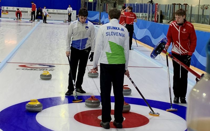 curling mladinci.jpg