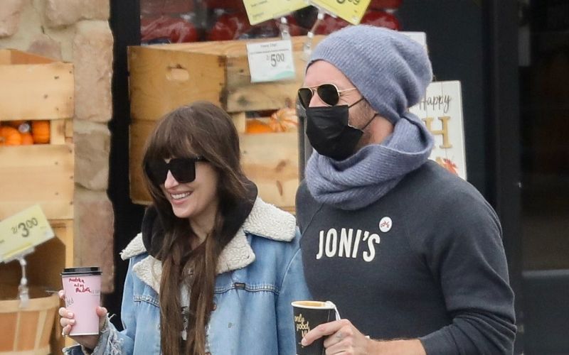 Chris Martin in Dakota Johnson