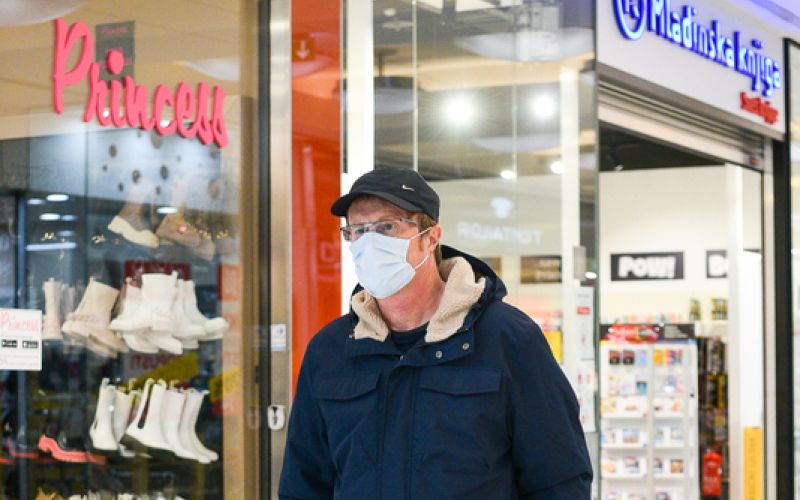 Pisatelj Tadej Golob rad zahaja v knjigarne (foto Robert Krumpak).jpg