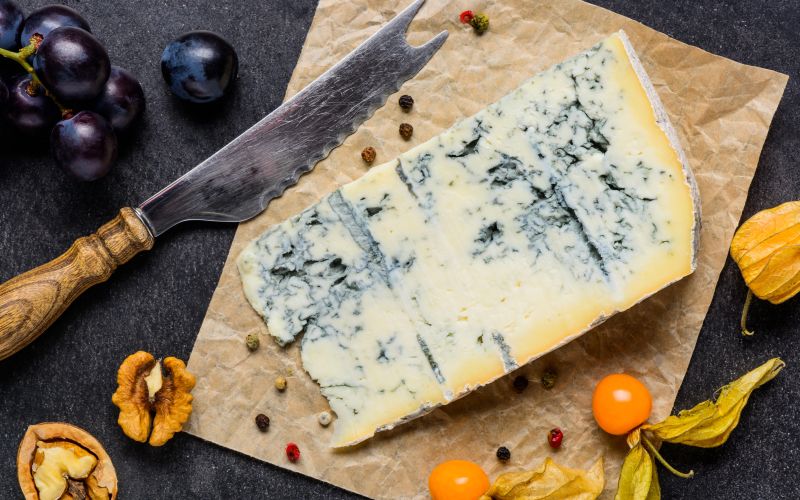 gorgonzola, sir s plesnijo
