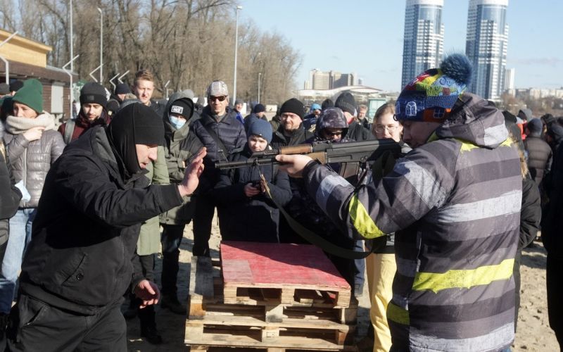 kijev, vojaška vaja za civiliste.jpg