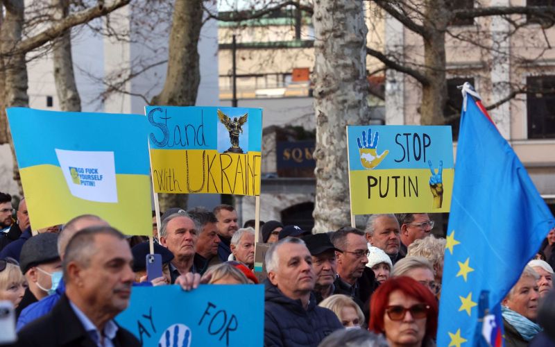 kongresni trg, shod za podporo ukrajini2.jpg