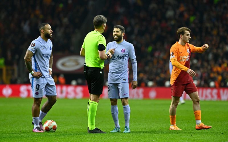 Jordi Alba Memphis Depay.jpg