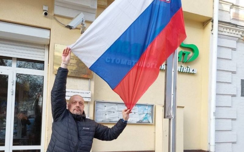 boštjan lesjak, slovenska zastava.jpg
