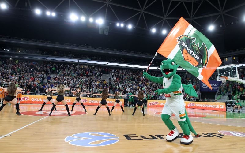 cedevita olimpija navijacice zmajcice af 7.JPG