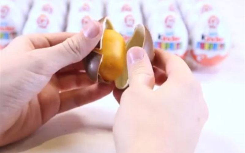 _kinder_surprise_open_85af.jpg