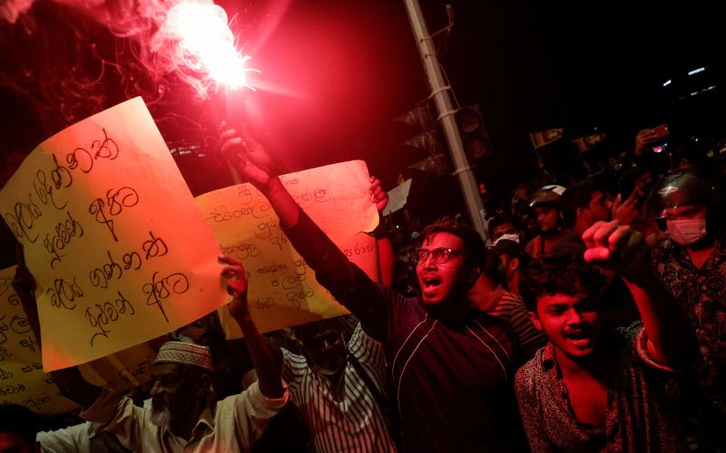 2022-04-10T190903Z_1894399831_RC2HKT9T9NTA_RTRMADP_3_SRI-LANKA-CRISIS.JPG