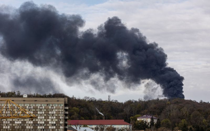 2022-04-18T085352Z_405331551_RC2HPT9C29KI_RTRMADP_3_UKRAINE-CRISIS-LVIV-BLASTS.JPG