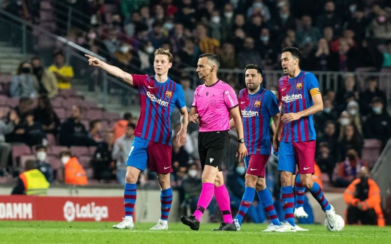 de jong barcelona.jpg