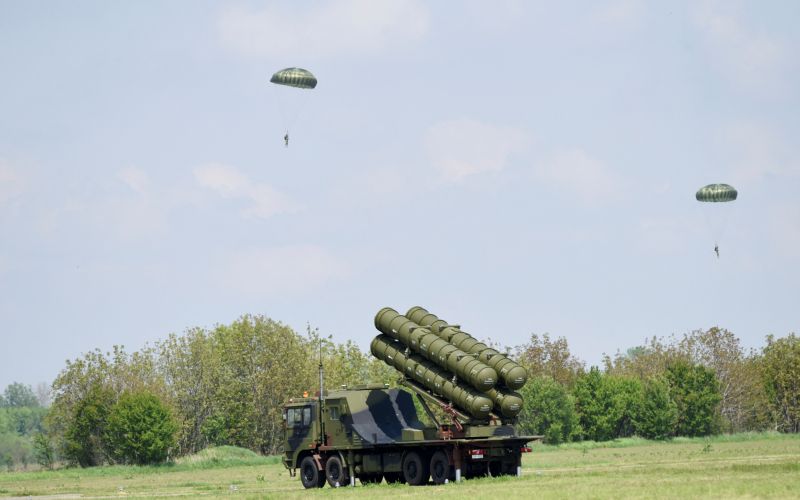 2022-04-30T131318Z_1680572578_RC2NXT963SV9_RTRMADP_3_SERBIA-CHINA-MISSILES.JPG