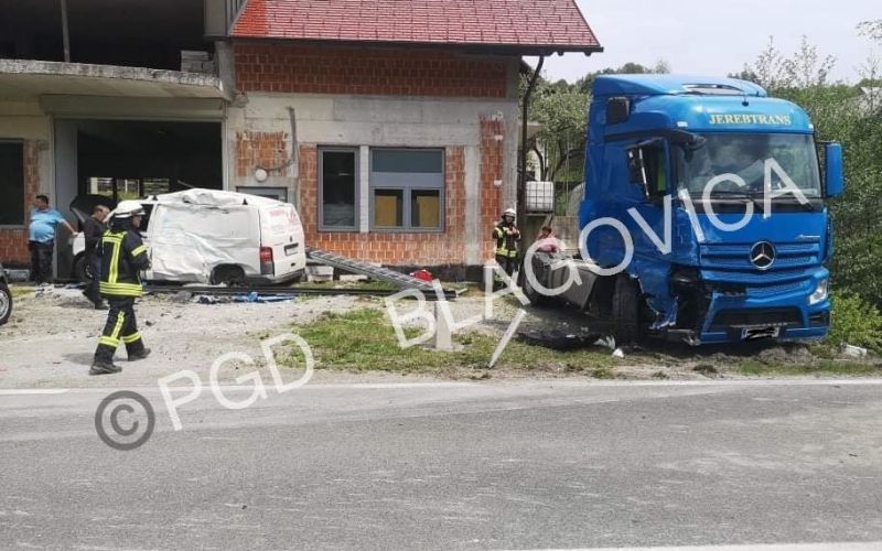 Kombi, tovornjak, hiša.jpg