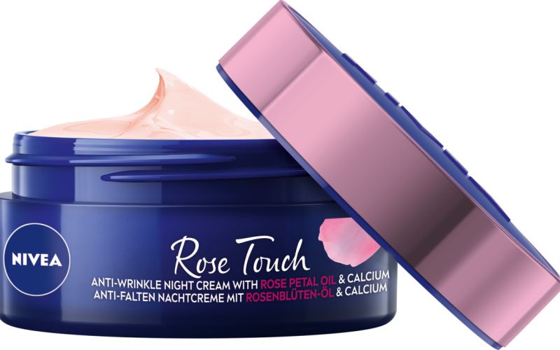 NIVEA Rose Touch proti gubam nočna krema, odprta embalaža.jpg