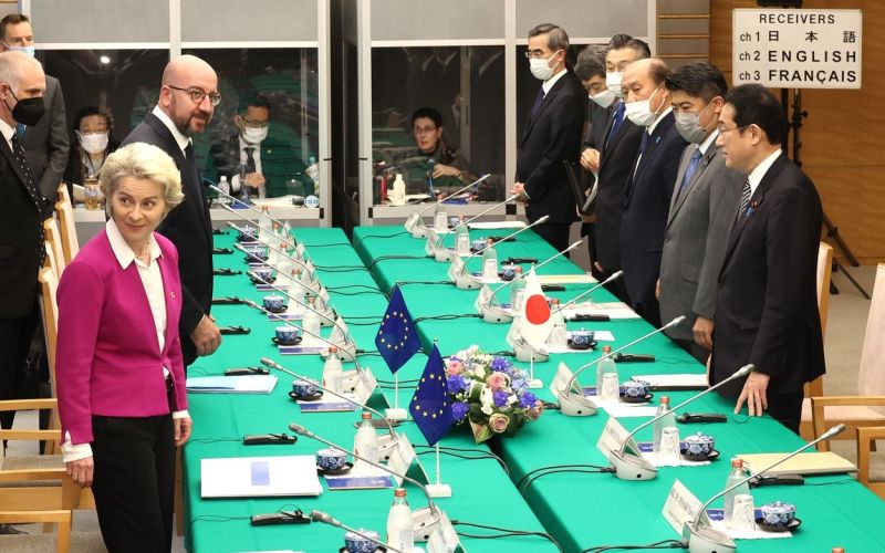 ursula von der leyen, obisk na japonskem.jpg