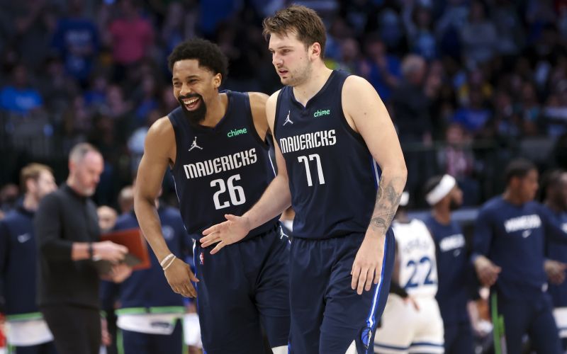 doncic dinwiddie.jpg