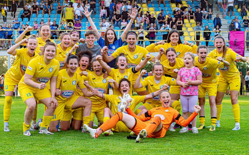 žnk-pomurje, žnk-olimpija, tribune, gledalci, navijači, družabno