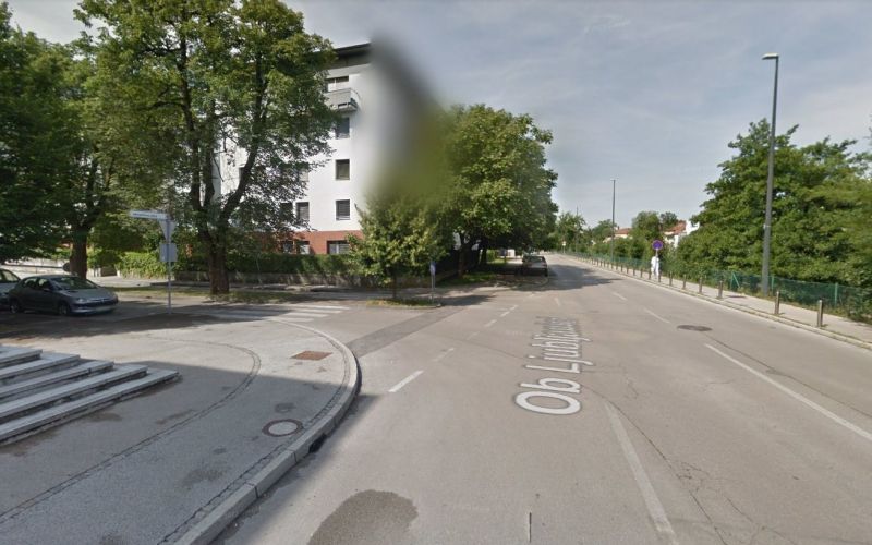 jakopičeva, ob ljubljanici.jpg