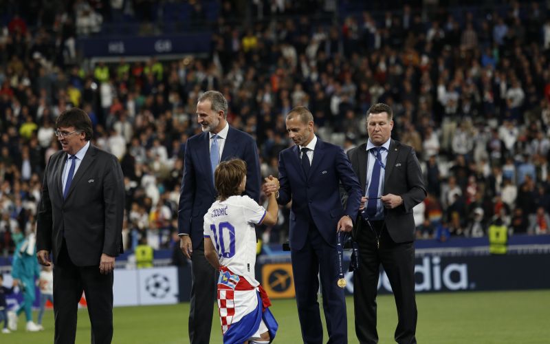 luka modrić aleksander čeferin.jpg