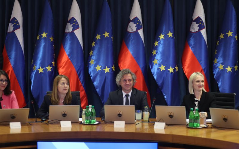 robert golob, ustanovna seja