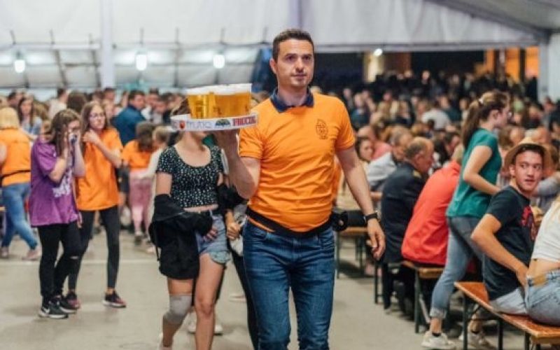 matej tonin, gasilska veselica, pladenj.jpg