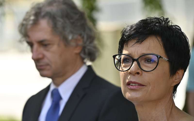 marta kos, robert golob.jpg