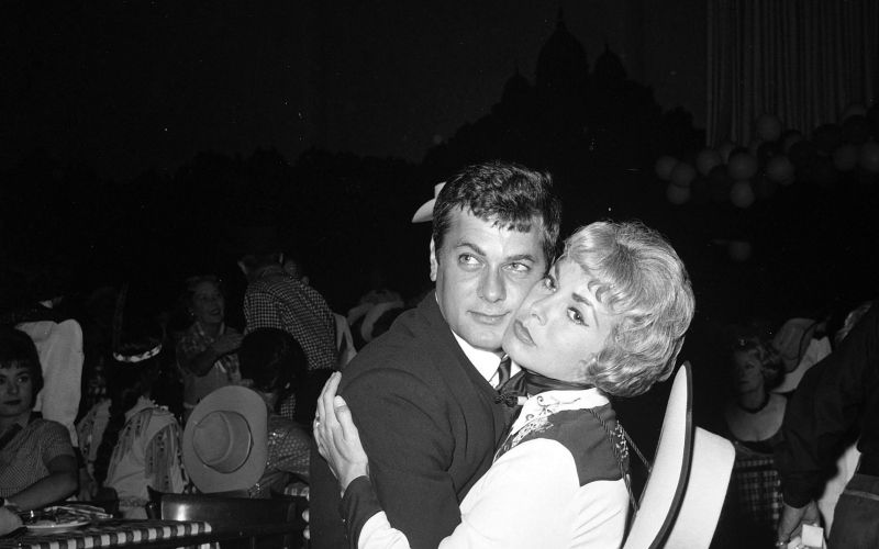 janet-leigh-in-tony-curtis