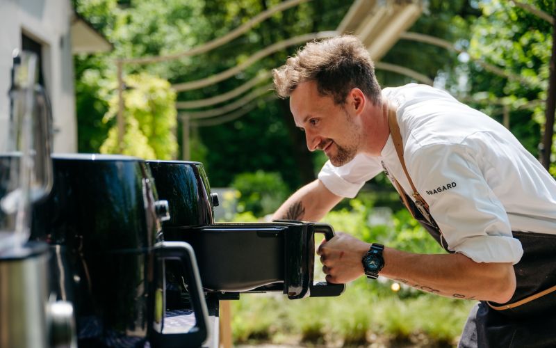 Mojmir Siftar in Philips Airfryer.jpg