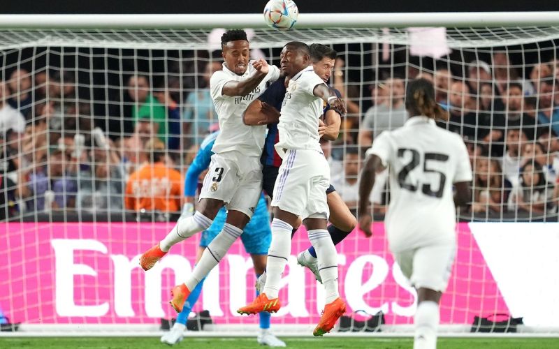 real barcelona alaba lewandowski.jpg