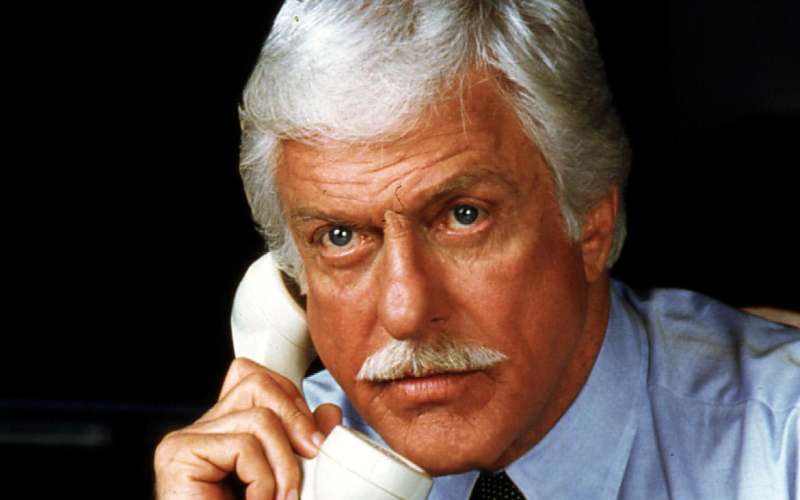 Dick Van Dyke je že nekaj let stran od žarometov, vendar ostaja eden najbolj znanih obrazov filma in