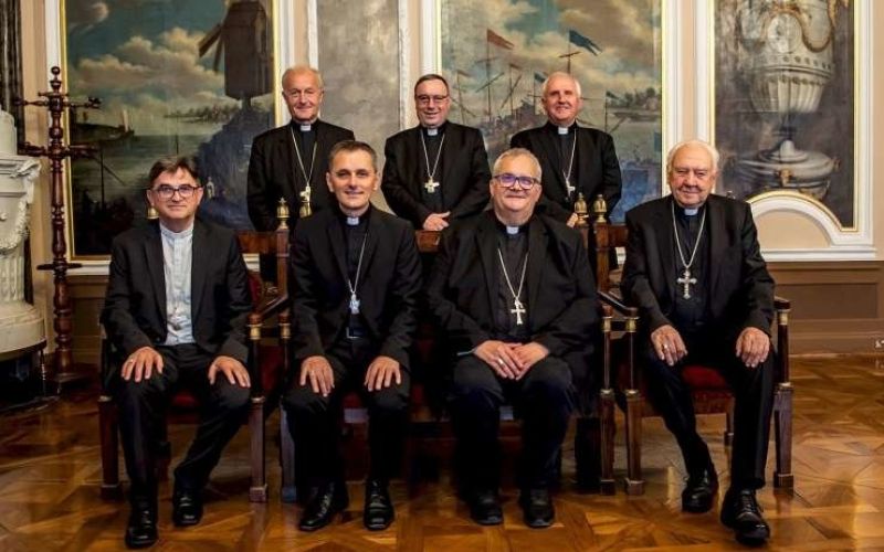 Slovenski škofje, združeni v Slovenski škofovski konferenci