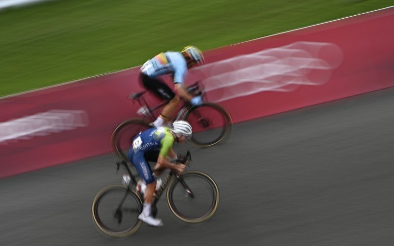 wout van aert tadej pogačar.jpg
