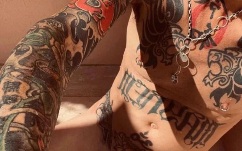 Nekdanji mož Pamele Anderson očitno zelo rad provocira in šokira uporabnike spleta!