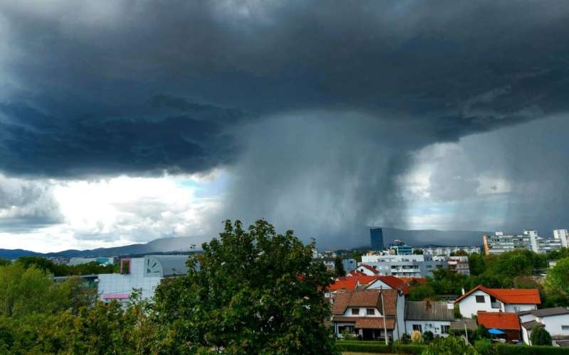zagreb, nevihtni oblak.jpg