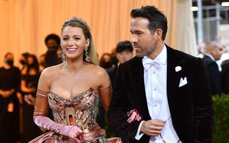 Ryan Reynolds in Blake Lively 1.jpg