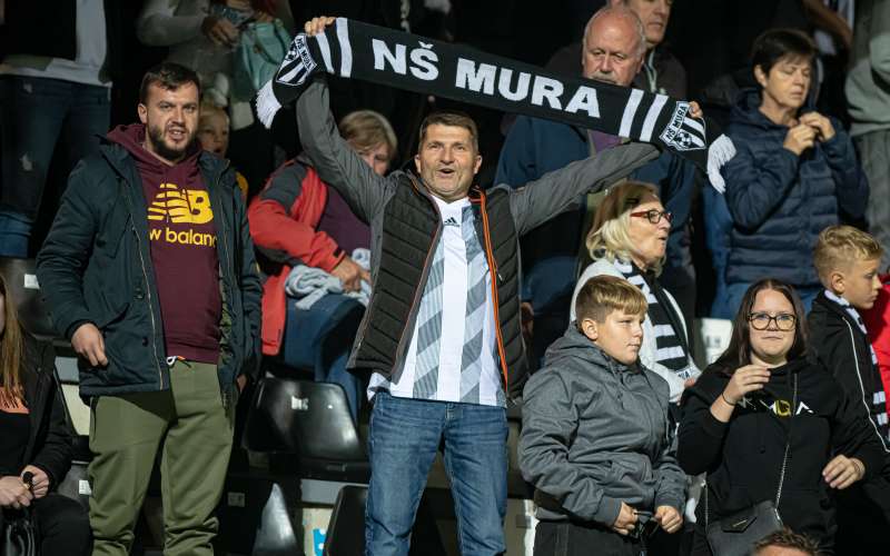 mura, radomlje, gledalci, tribune