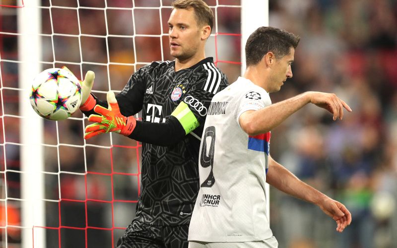 manuel neuer robert lewandowski.jpg