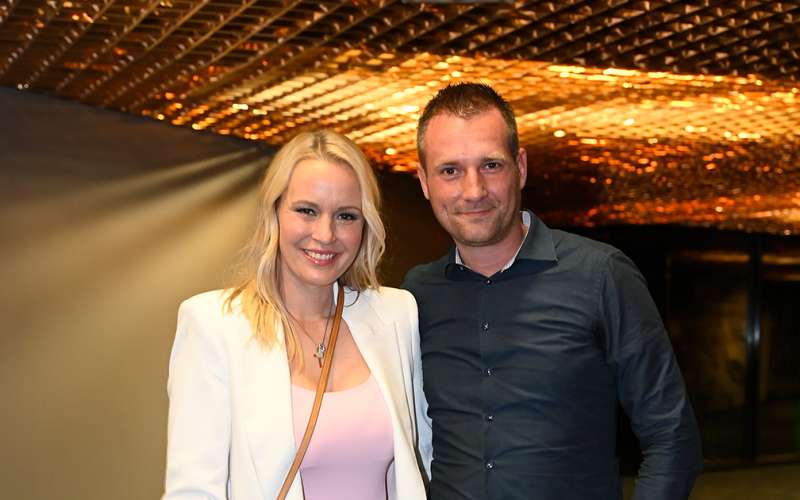 Špela Pavlin, Miha Orešnik naslovna.jpg