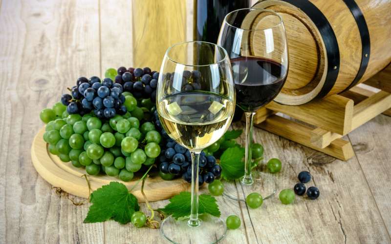 wines-g3ba5ae5c2_1920.jpg