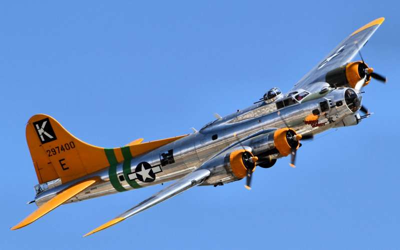 B17_Flying_Fortress_-_Chino_Airshow_2014_(14112841238).jpg