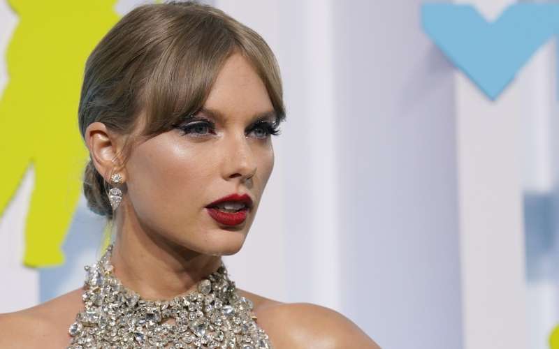 Taylor Swift 2.jpg