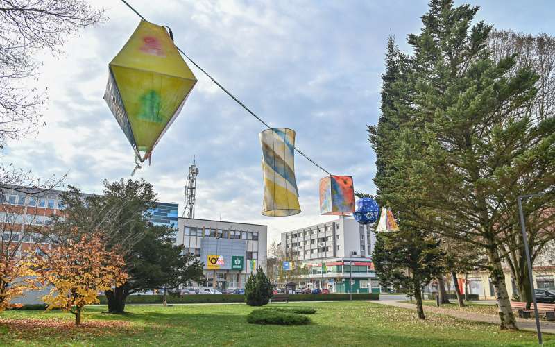 okrasitev, lučke, božična, novoletna, novoletne, praznična, komunala