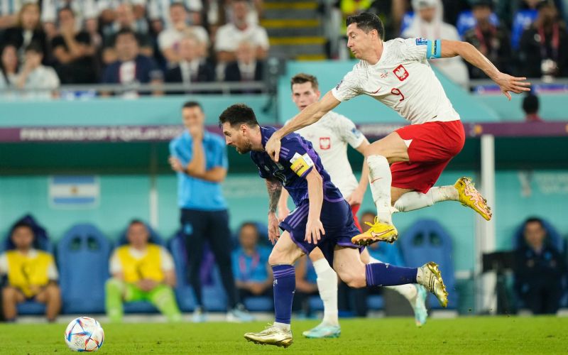 Messi Lewandowski.jpg