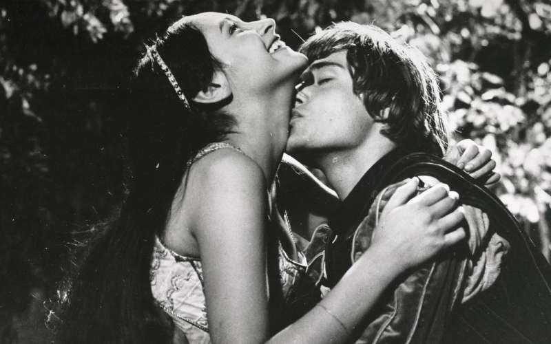 Leonard Whiting in Olivia Hussey.jpg