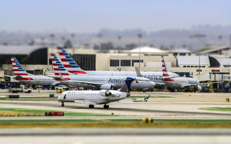 airport-1351155_1920.jpg