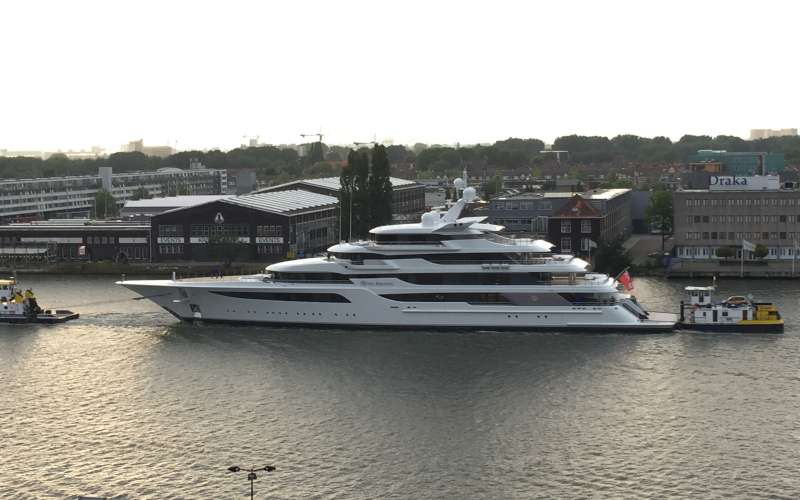 Royal_Romance_(yacht).jpg