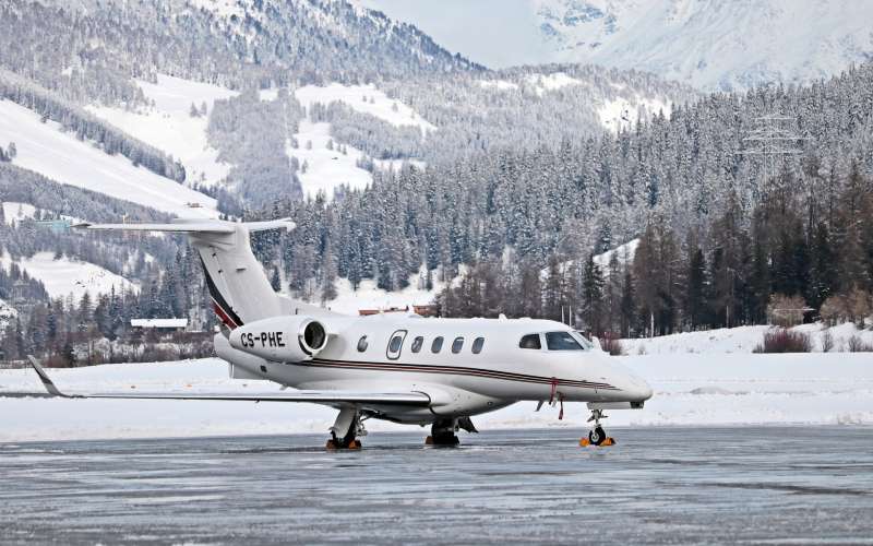 plane-3020976_1920.jpg