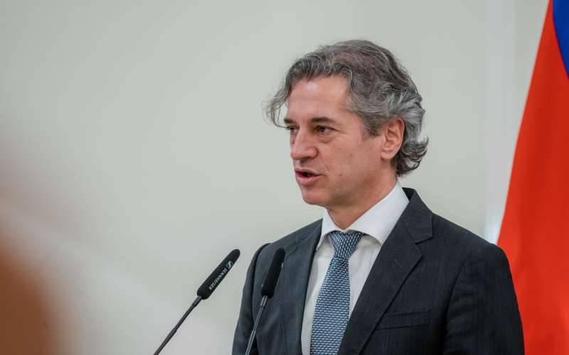 Robert Golob