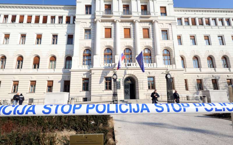 sodišče, podtaknjena-bomba