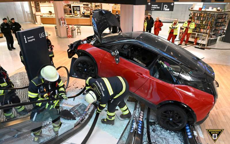 münchen, nakupovalno-središče, nesreča, bmw